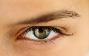 لون وملمس العين يكشف عن هذه المشاكل الصحية المقلقة