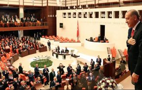 رغم العملية الإرهابية، البرلمان التركي يبدأ أعماله بحذر شديد