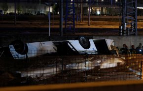 سقوط حافلة من على جسر في ايطاليا يخلف 20 قتيلا +فيديو