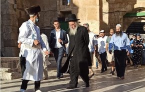 شاهد..رقصات استفزازية لمستوطنين في شوارع القدس