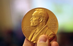أول عربي في لجنة تحكيم جائزة نوبل.. من هو؟