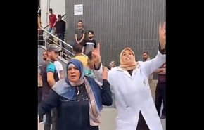 شاهد/طبيبة فلسطينية بالمستشفى تزف نبأ استشهاد زوجها