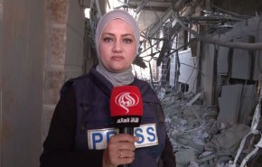 مراسلة العالم تخاطر بحياتها وتدخل مكتب العالم بغزة المقصوف