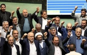 نواب البرلمان الايراني يرددون هتافات الموت لإسرائيل والنصر لفلسطين