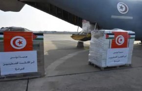 تونس ترسل أول شحن المساعدات إلى غزة عبر طائرة عسكرية