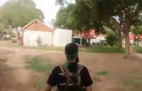 لحظه شهادت نیروی قسام در یکی از شهرک های صهیونیستی اطراف نوار غزه و جاری شدن شهادتین برزبانش+ویدیو