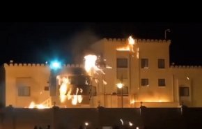 سفارت رژیم صهیونیستی در بحرین به آتش کشیده شد+ فیلم