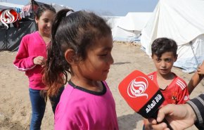 شاهد.. أطفال نازحون في غزة يبعثون رسائل عبر مراسلة قناة العالم