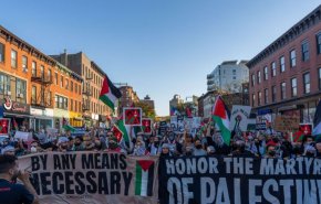 شاهد ما قامت به شرطة نيويورك لمنع مظاهرة مؤيدة للفلسطينيين 