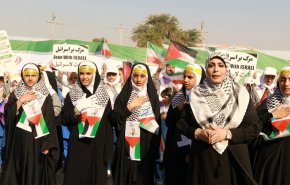 طالبات المدارس يتضامنن مع أهالي غزة في مدينة آبادان الايرانية