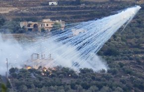 الإحتلال الإسرائيلي يستهدف قرى لبنانية بقنابل الفوسفور الأبيض