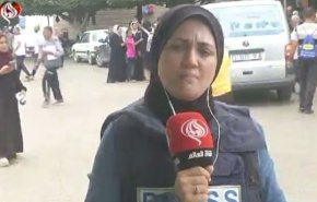 گزارش العالم از خروج مادر فلسطینی از بیمارستان با دست قطع شده و آوارگی پس از آن+ ویدیو