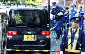 شاهد.. اليابان تحتجز رجلا بعد اصطدام سيارته بحاجز قرب سفارة الاحتلال