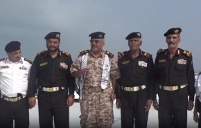 بازدید یک فرمانده ارشد یمنی از کشتی توقیف شده اسرائیلی+ویدئو