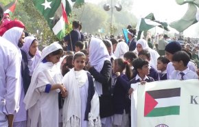 مسيرة لتلاميذ المدارس في اسلام اباد تضامنا مع أطفال غزة