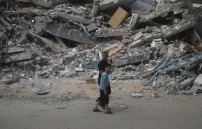 الهدنة حيز التنفيذ ومقابر جماعية في ساحات مستشفيات غزة