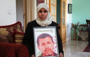 بالفيديو..زوجة أقدم أسير فلسطيني في سجون الاحتلال تعلق على صفقة التبادل