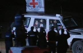 كتائب القسام: تسليم 13 إسرائيليا و7 من جنسيات أخرى من المحتجزين للصليب الأحمر

