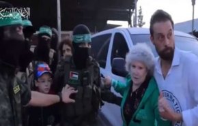 فيديو/أقارب أسرى الإحتلال المفرج عنهم يكشفون كيف عاملتهم حماس