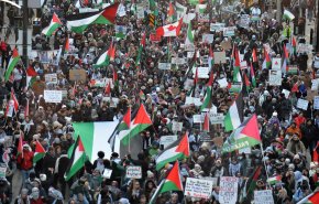 شاهد.. وقفة تضامنية مع الشعب الفلسطيني في لندن