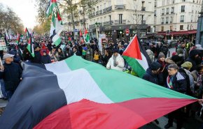شاهد.. الآلاف في باريس يتظاهرون تنديدا بالإبادة الجماعية بغزة