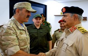 'حفتر' يلتقي بــ'وفد عسكري روسي رفيع' في بنغازي الليبية

