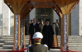  شاهد.. الرئيس الايراني يستقبل نظيره الكوبي رسميا