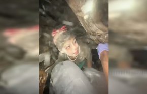 شاهد طفلة فلسطينية اشجع من جيش الاحتلال!