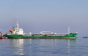 حرس الثورة الإسلامية يوقف سفينتين تحملان وقودا مهربا في الخليج الفارسي