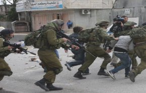بينهم سيدتان.. الإحتلال يعتقل 50 فلسطينيا بالضفة