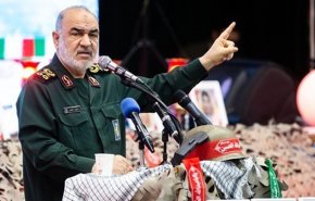 اللواء سلامي: لا احد يجرؤ ان يعتدي على الشعب الايراني