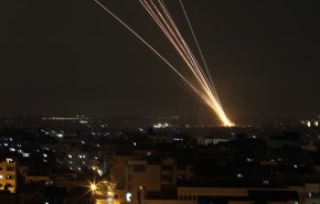 القسام تقصف القدس المحتلة برشقة صاروخية وهروب مستوطنيها