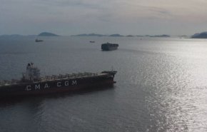 4 شركات شحن عالمية تعلق مرور سفنها عبر باب المندب