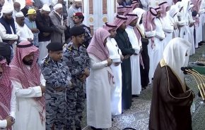 شاهد/ اداء صلاة الغائب على أمير الكويت بالمسجد الحرام
