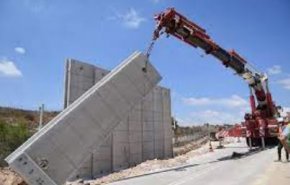 رژیم صهیونیستی در فرصت بدست آمده ساخت دیوار حائل را کامل می کند
