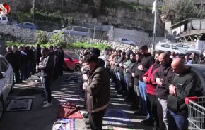 فلسطينيو الداخل يتجهون للأقصى بجمعة رفع الحصار عن المسجد الاقصى