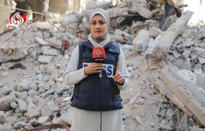 مراسلة العالم تخاطب قائد الثورة الاسلامية من بين أنقاض غزة