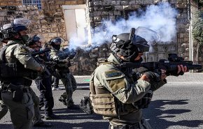 الاحتلال يصيب عشرات المصلين بالاختناق في القدس المحتلة