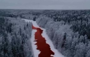  رودخانه‌ای در روسیه قرمز شد!