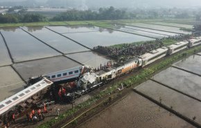 ۳ کشته و ۲۸ زخمی در تصادف دو قطار در اندونزی+ ویدئو و تصاویر 