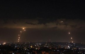 شاهد: سماء مستوطنات غلاف غزة بعد إطلاق رشقات صاروخية من غزة