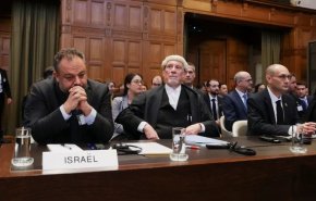بالفيديو..محامي 'اسرائيل' يوقع نفسه بموقف محرج بمحكمة العدل الدولية