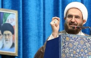 خطيب جمعة طهران: على الدول الإسلامية قطع الشرايين الحيوية للإحتلال