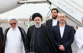 لافتتاح مشاريع تنموية .. الرئيس الايراني يصل بندرعباس