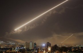 الدفاعات الجوية السورية تتصدى لأهداف معادية في سماء محافظة حمص‎
