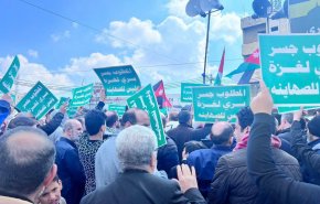 تجمع مردم اردن در اعتراض به صادرات کالاهای اردنی به سرزمین‌های اشغالی