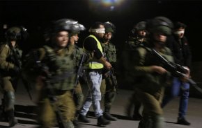 قوات الاحتلال تعتقل 18 فلسطيني في الضفة الغربية 