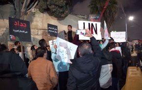 شاهد.. اردنيون يطالبون الحكومة بايقاف جميع الاتفاقيات مع الاحتلال
