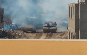 كتائب القسام تنشر مشاهد لتفجير دبابة ميركافا متوغلة في حي الزيتون + فيديو