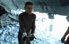 كاميرا العالم تتجول في منزل مدمر برفح حوّل قصف الاحتلال سكناه الى اشلاء